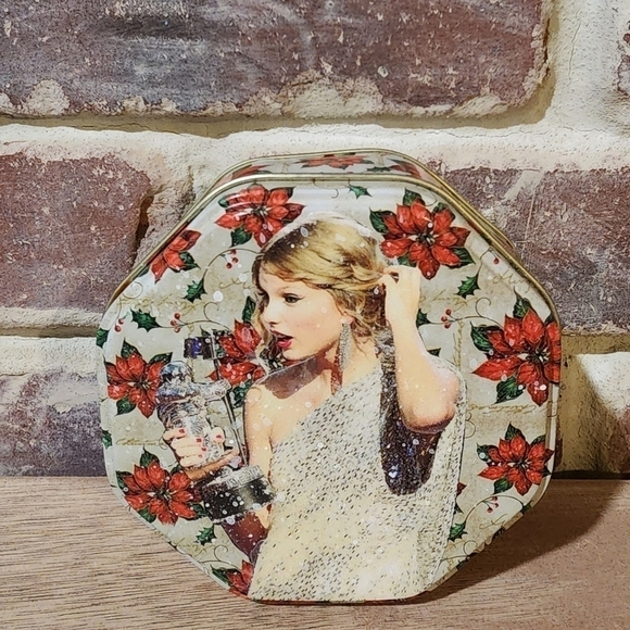 Taylor Swift Evermore Fearless Handmade Holiday Tin w/ 6 Friendship Bracelets - Picture 3 of 15